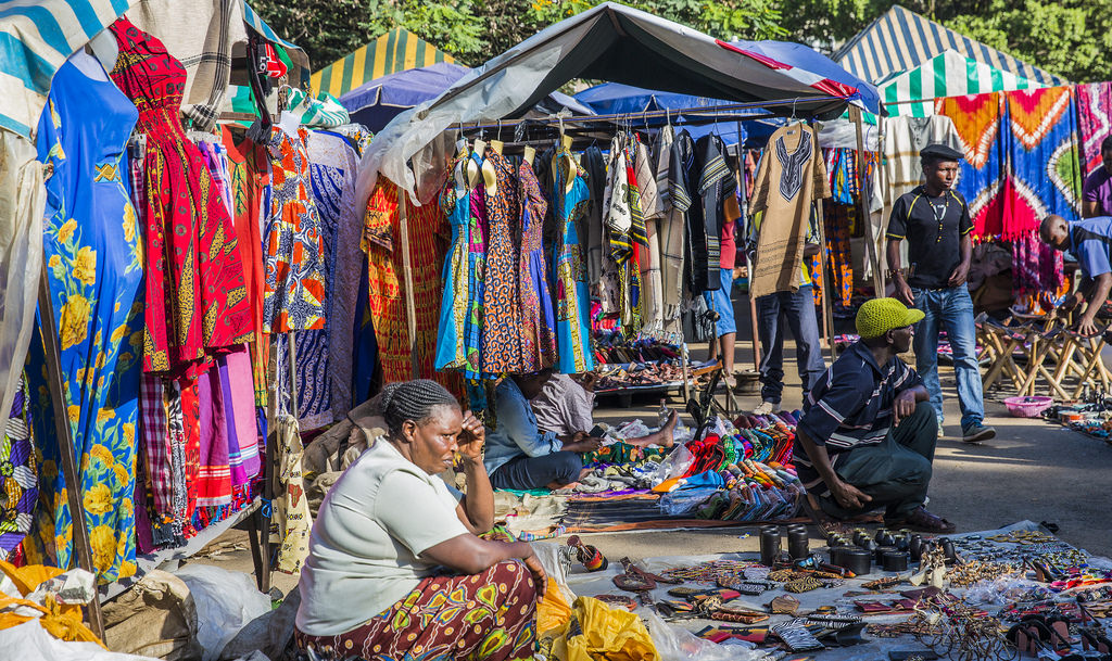 This image has an empty alt attribute; its file name is Masai_Market_Nairobi_02.jpg